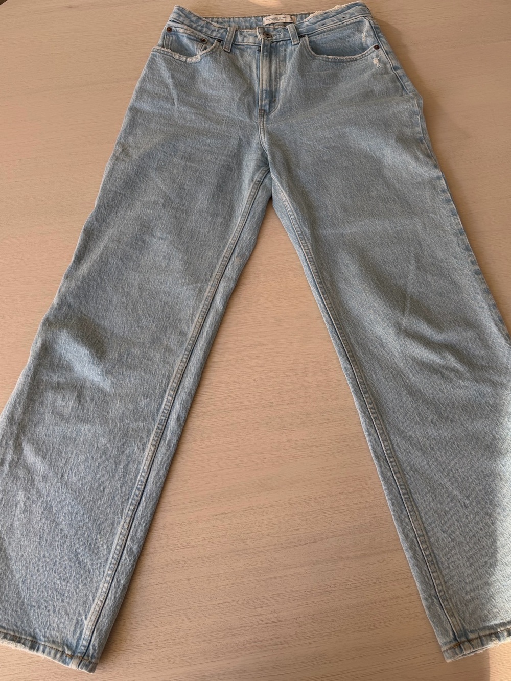 Abercrombie | Curve Love The 90’s Relaxed Jean High-Rise | Size: 28 |Medium Wash - Picture 2 of 7